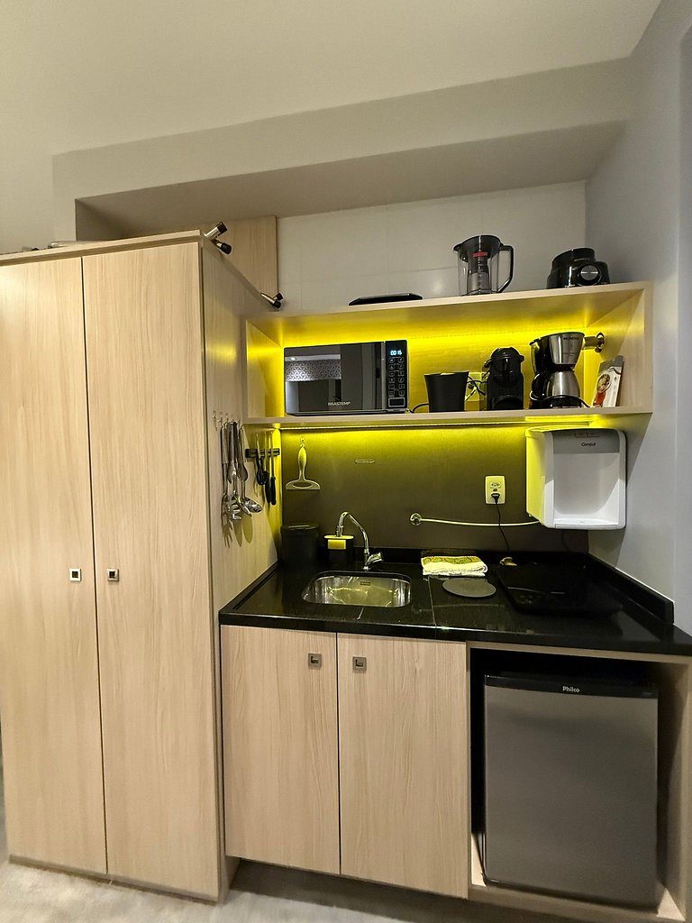 Studio Incrível na Vila Madalena com AC | Delfhy