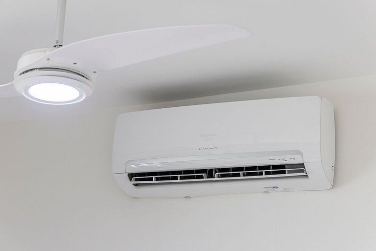 Studio na Vila Madalena c/ varanda e AC | Delfhy