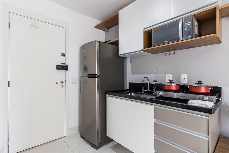 Studio na Vila Madalena c/ varanda e AC | Delfhy