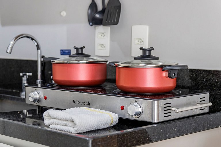 Studio na Vila Madalena c/ varanda e AC | Delfhy