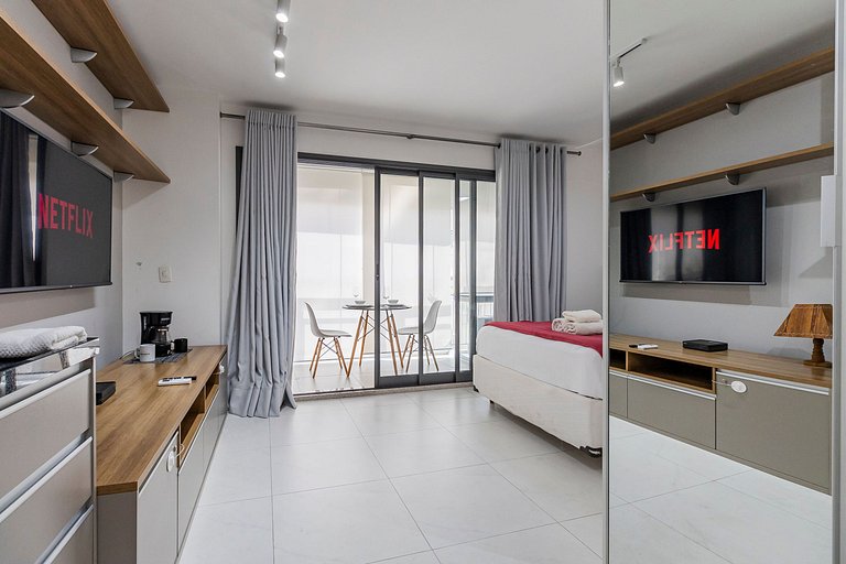 Studio na Vila Madalena c/ varanda e AC | Delfhy