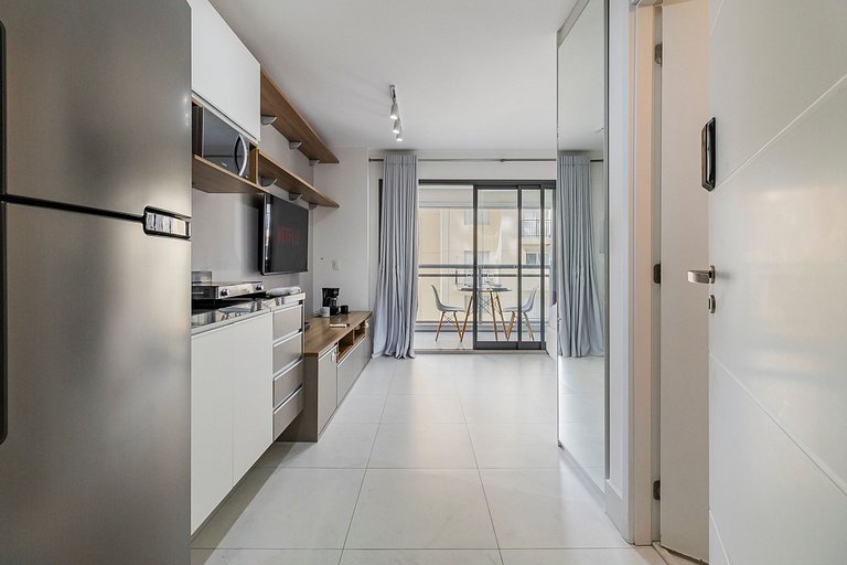 Studio na Vila Madalena c/ varanda e AC | Delfhy