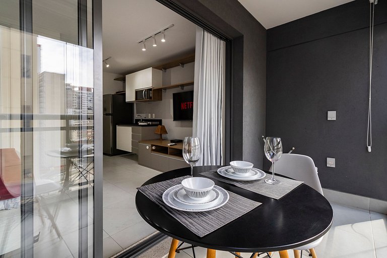 Studio na Vila Madalena c/ varanda e AC | Delfhy