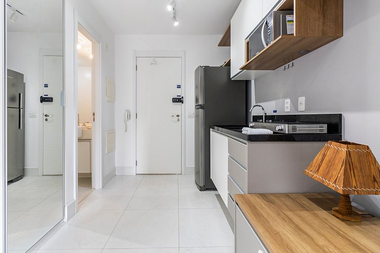 Studio na Vila Madalena c/ varanda e AC | Delfhy