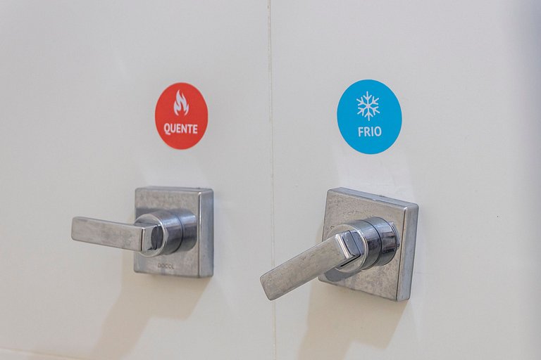 Studio na Vila Madalena c/ varanda e AC | Delfhy