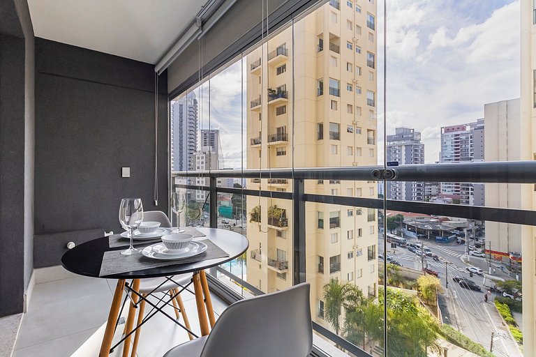 Studio na Vila Madalena c/ varanda e AC | Delfhy