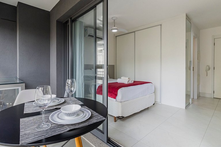 Studio na Vila Madalena c/ varanda e AC | Delfhy