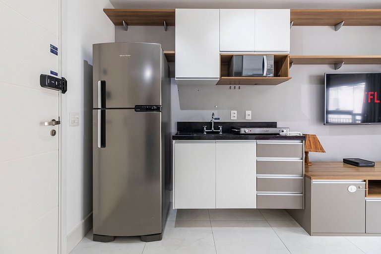 Studio na Vila Madalena c/ varanda e AC | Delfhy