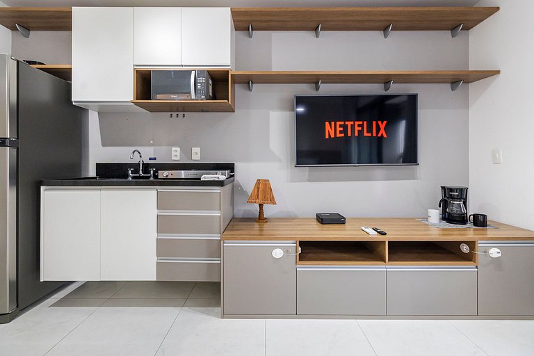 Studio na Vila Madalena c/ varanda e AC | Delfhy