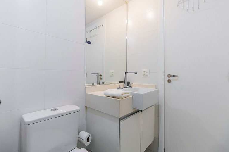 Studio na Vila Madalena c/ varanda e AC | Delfhy