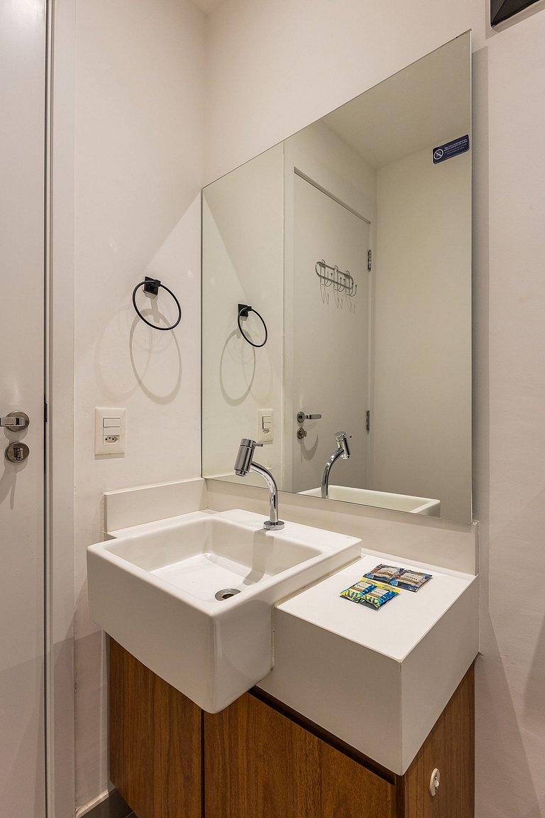 Studio Moderno na Vila Madalena c/ AC | Delfhy