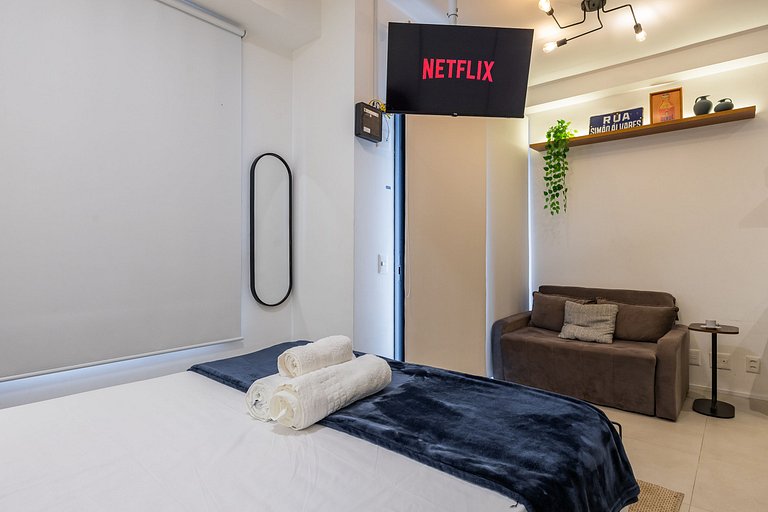 Studio Moderno na Vila Madalena c/ AC | Delfhy