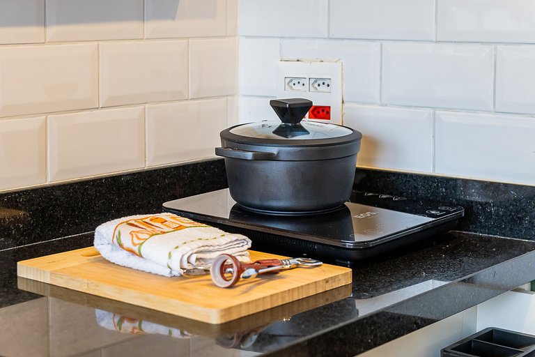 Studio Moderno na Vila Madalena c/ AC | Delfhy