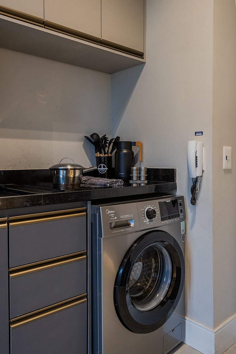 Studio Elegante na Vila Madalena c/ Varanda + AC