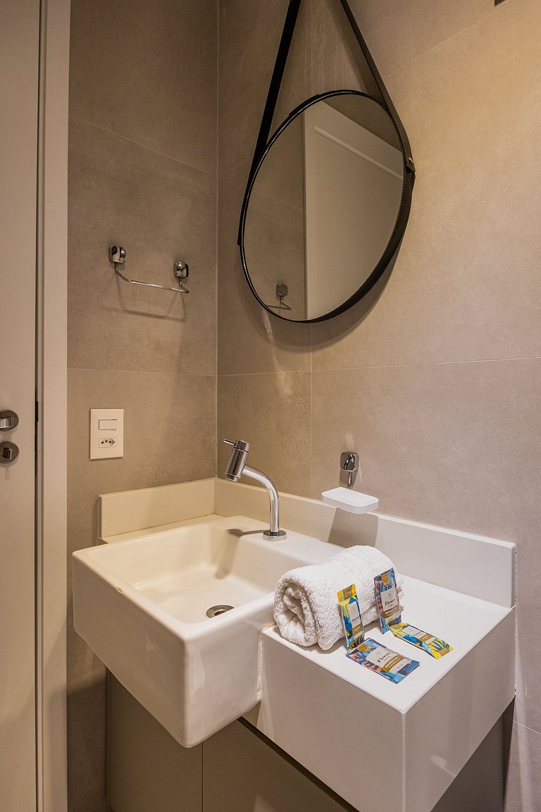 Studio Elegante na Vila Madalena c/ Varanda + AC