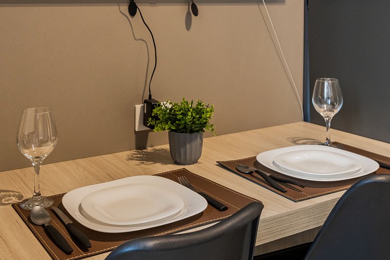 Studio Elegante na Vila Madalena c/ Varanda + AC