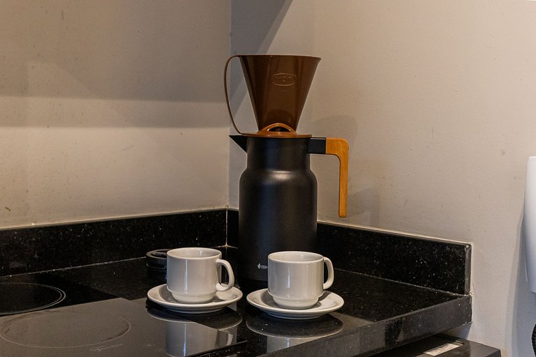 Studio Elegante na Vila Madalena c/ Varanda + AC