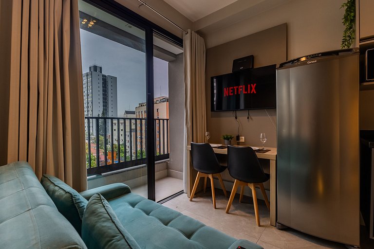 Studio Elegante na Vila Madalena c/ Varanda + AC