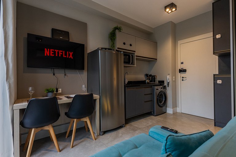 Studio Elegante na Vila Madalena c/ Varanda + AC