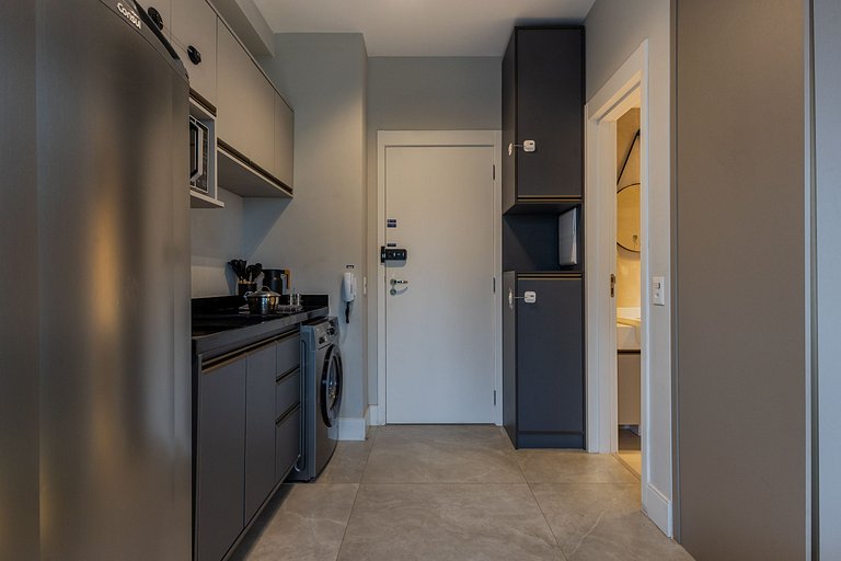 Studio Elegante na Vila Madalena c/ Varanda + AC