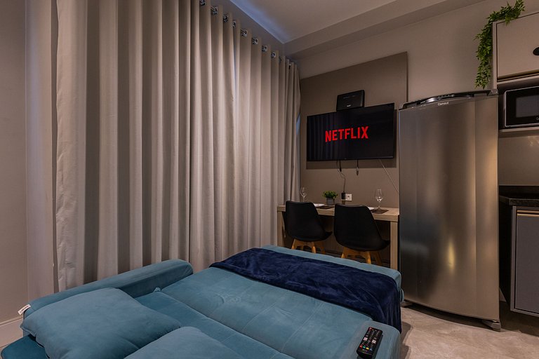 Studio Elegante na Vila Madalena c/ Varanda + AC