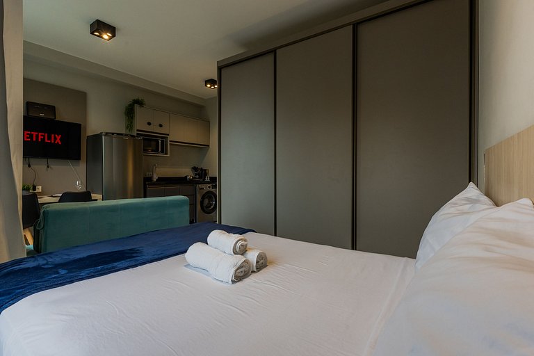 Studio Elegante na Vila Madalena c/ Varanda + AC