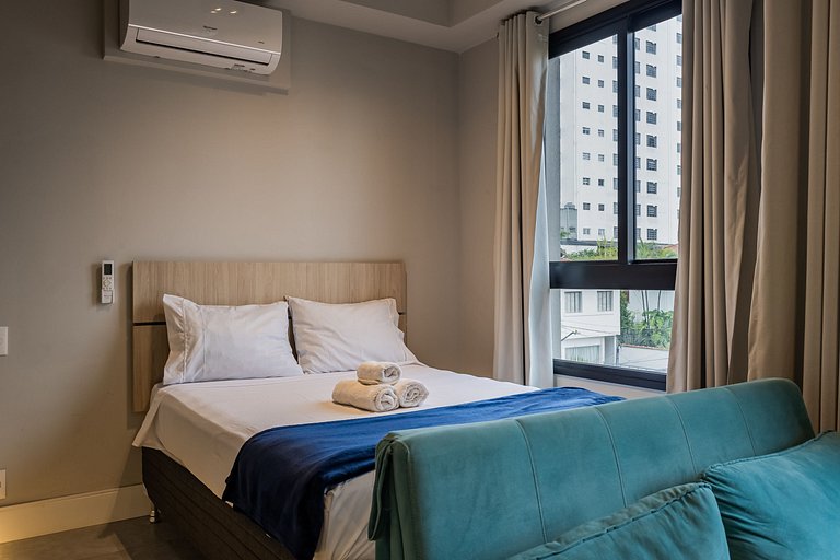 Studio Elegante na Vila Madalena c/ Varanda + AC