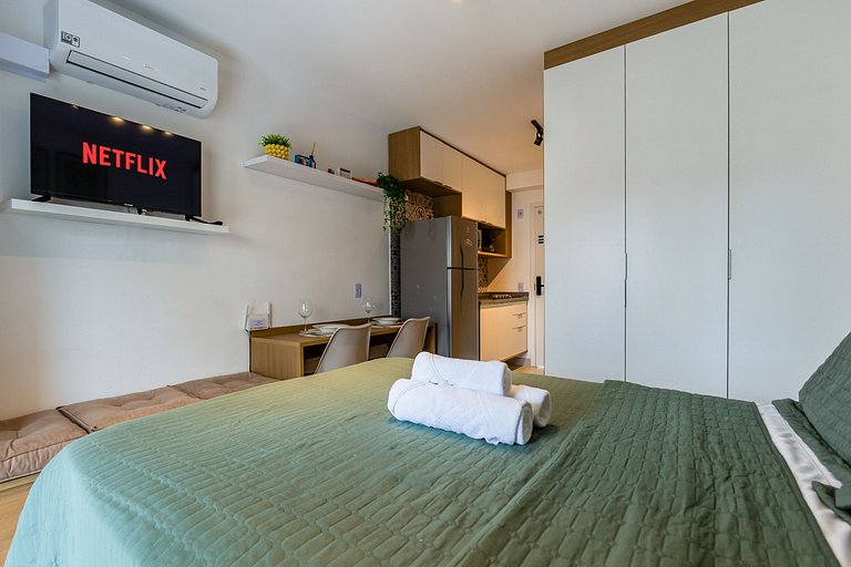 Belo Studio na Liberdade | Piscina, Varanda, Wi-Fi