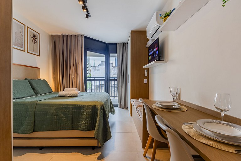 Belo Studio na Liberdade | Piscina, Varanda, Wi-Fi