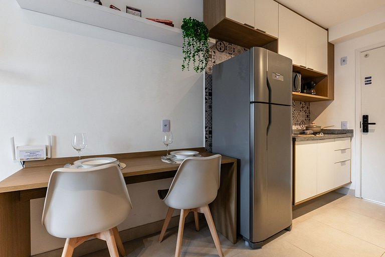 Belo Studio na Liberdade | Piscina, Varanda, Wi-Fi