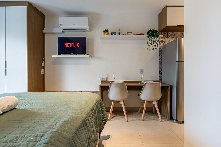 Belo Studio na Liberdade | Piscina, Varanda, Wi-Fi