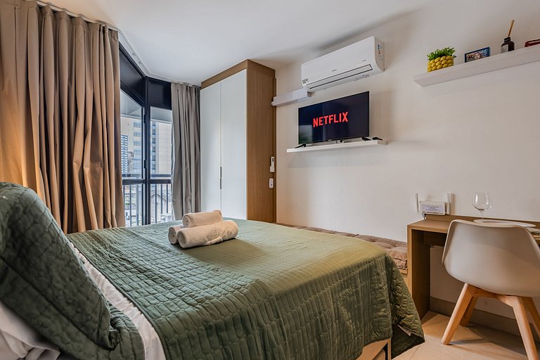 Belo Studio na Liberdade | Piscina, Varanda, Wi-Fi