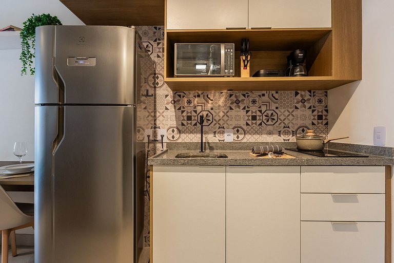 Belo Studio na Liberdade | Piscina, Varanda, Wi-Fi