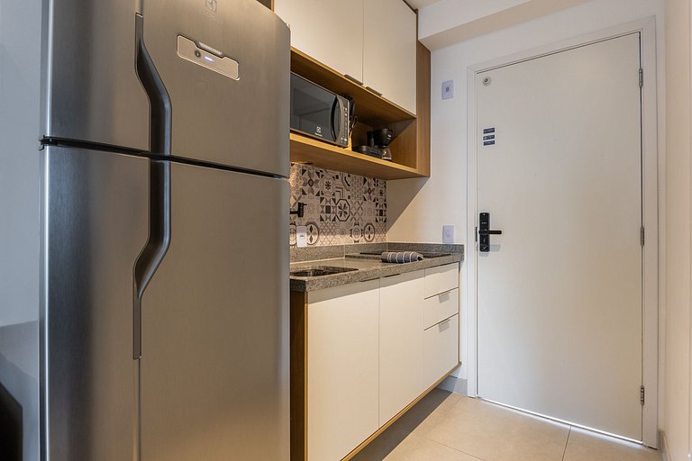 Belo Studio na Liberdade | Piscina, Varanda, Wi-Fi