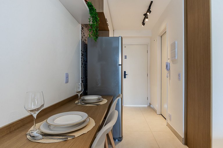 Belo Studio na Liberdade | Piscina, Varanda, Wi-Fi