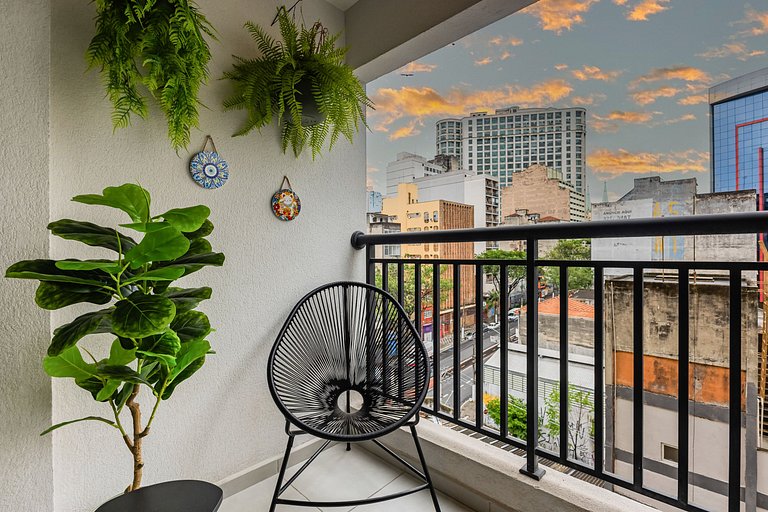 Belo Studio na Liberdade | Piscina, Varanda, Wi-Fi