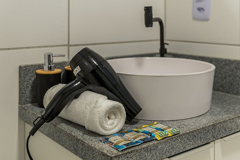 Belo Studio na Liberdade | Piscina, Varanda, Wi-Fi