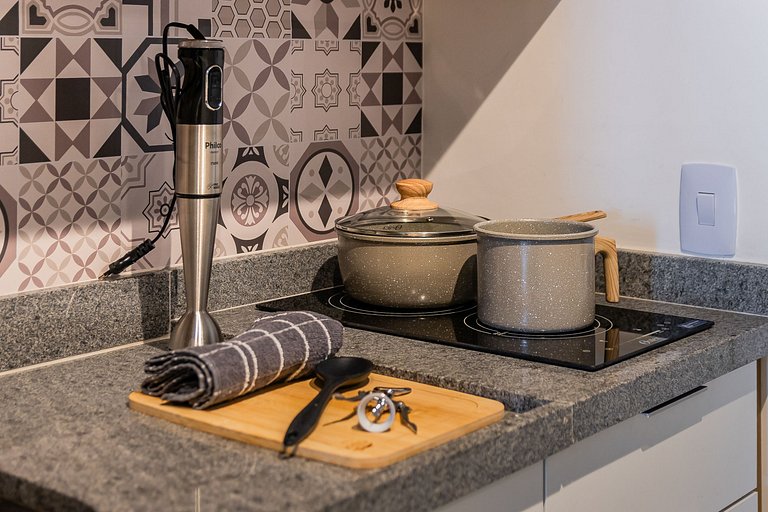 Belo Studio na Liberdade | Piscina, Varanda, Wi-Fi