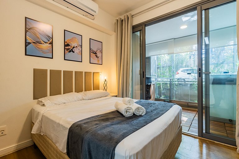 Belo Studio Vila Madalena | Piscina + Varanda + AC