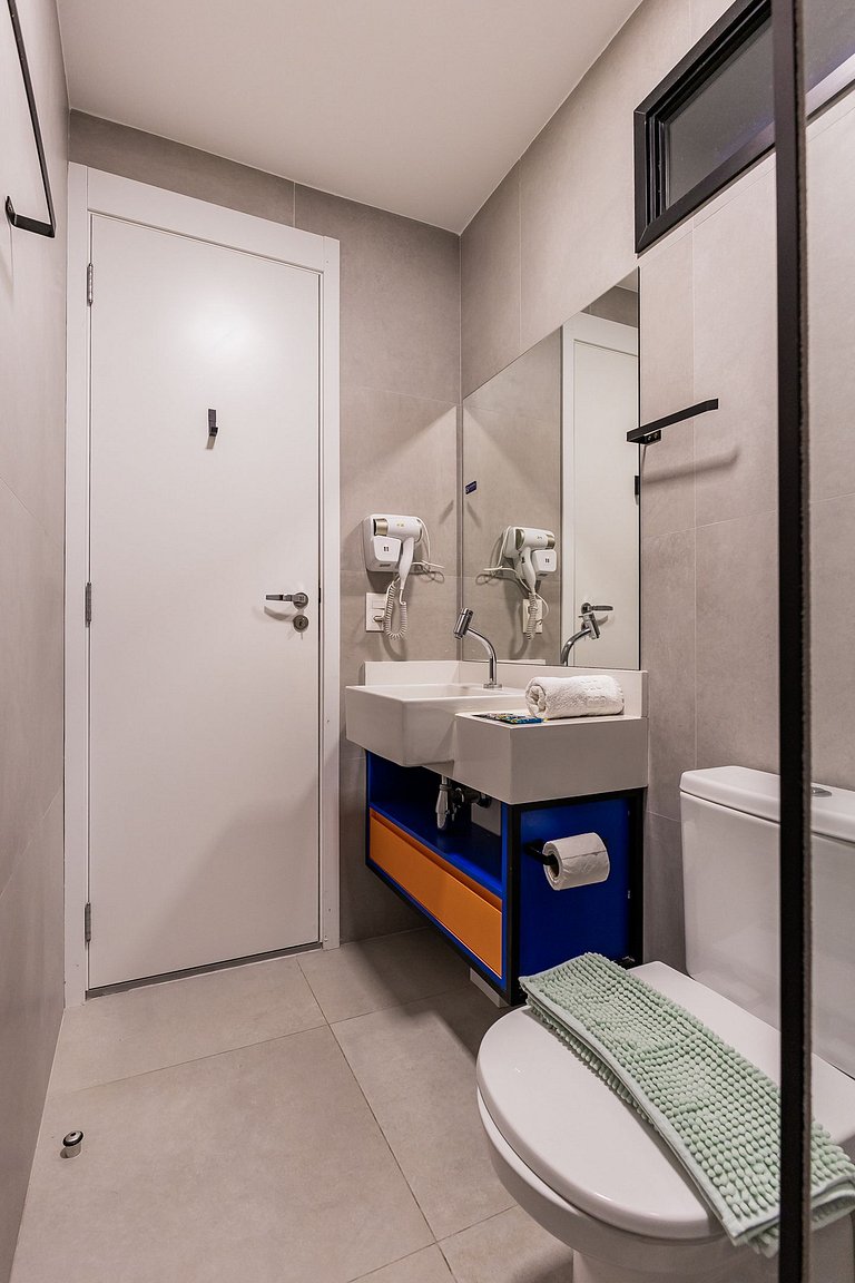 Encanto de Studio na Vila Madalena | Varanda e AC