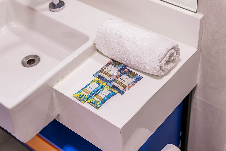 Encanto de Studio na Vila Madalena | Varanda e AC