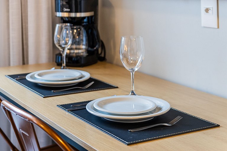 Encanto de Studio na Vila Madalena | Varanda e AC