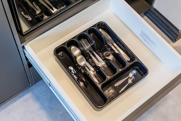 Encanto de Studio na Vila Madalena | Varanda e AC