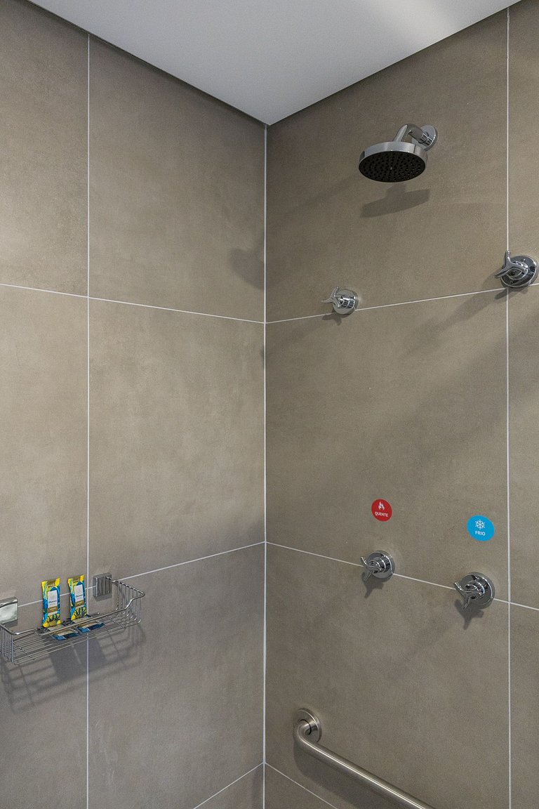 Studio moderno na Liberdade | AC + Piscina