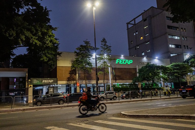 Studio moderno na Liberdade | AC + Piscina