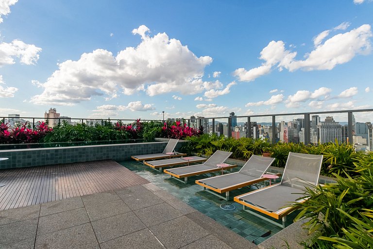 Estiloso Studio na Liberdade | Piscina no rooftop