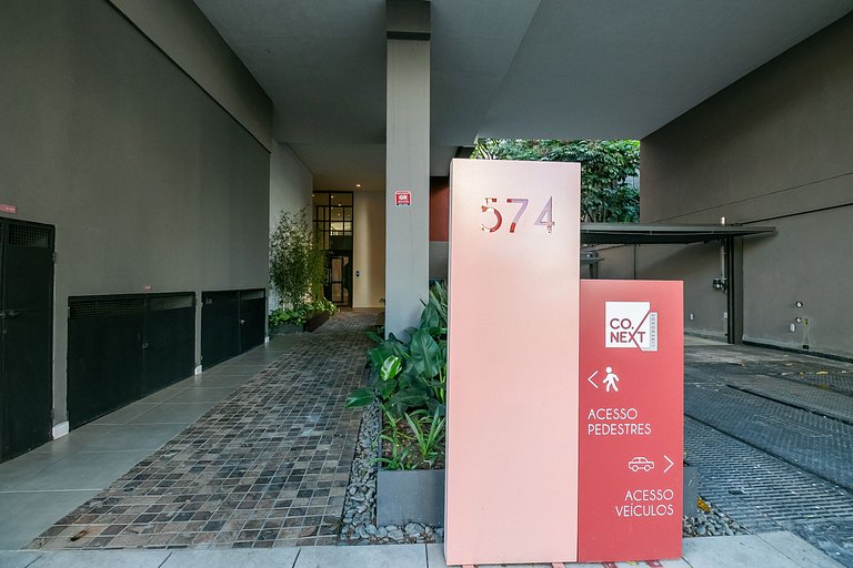 Studio moderno na Liberdade | AC + Piscina