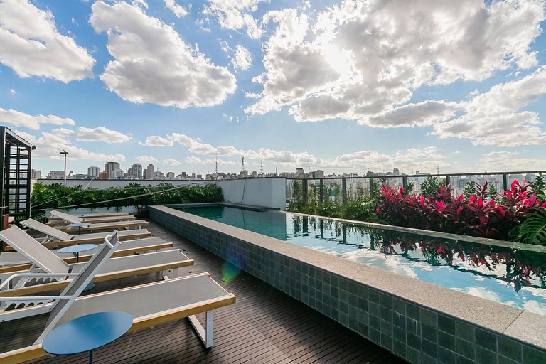 Estiloso Studio na Liberdade | Piscina no rooftop
