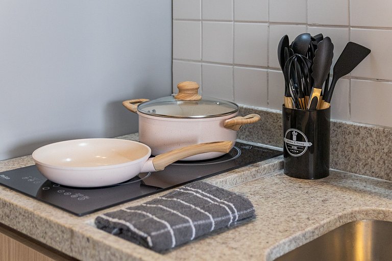 Studio moderno na Liberdade | AC + Piscina