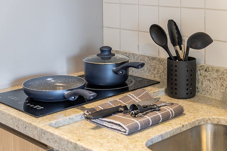 Estiloso Studio na Liberdade | Piscina no rooftop